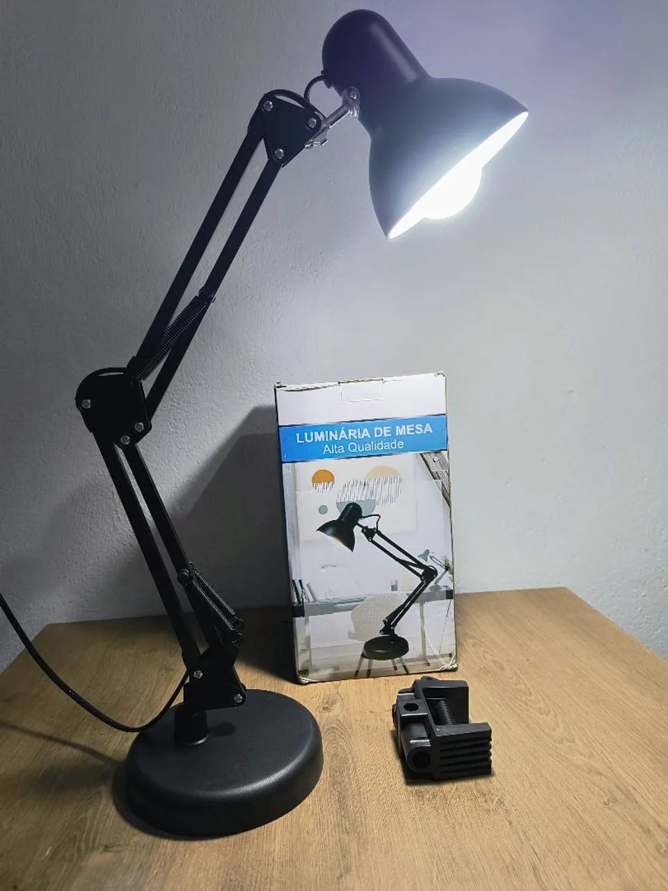 Luminária de Mesa regulável Nova 