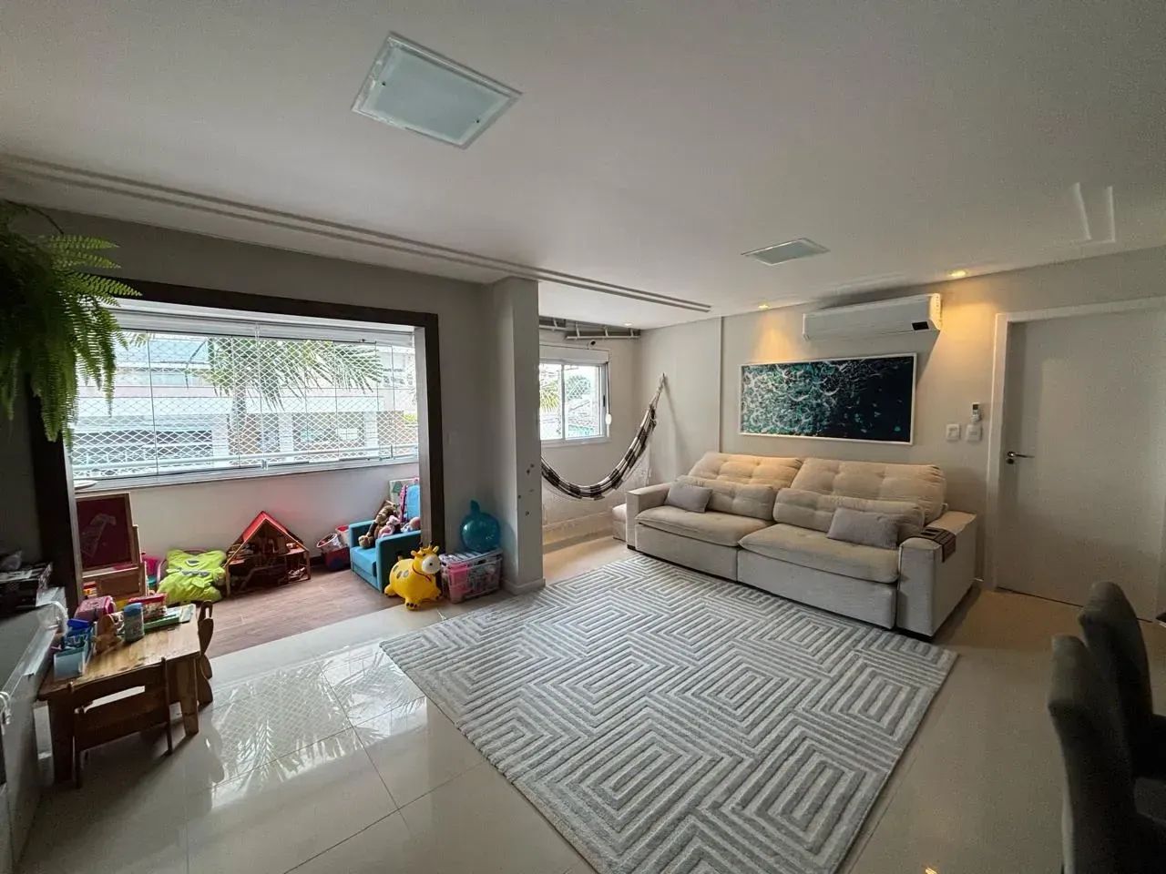 Apartamento de 3 dormitórios no Córrego Grande, em Florianópolis.