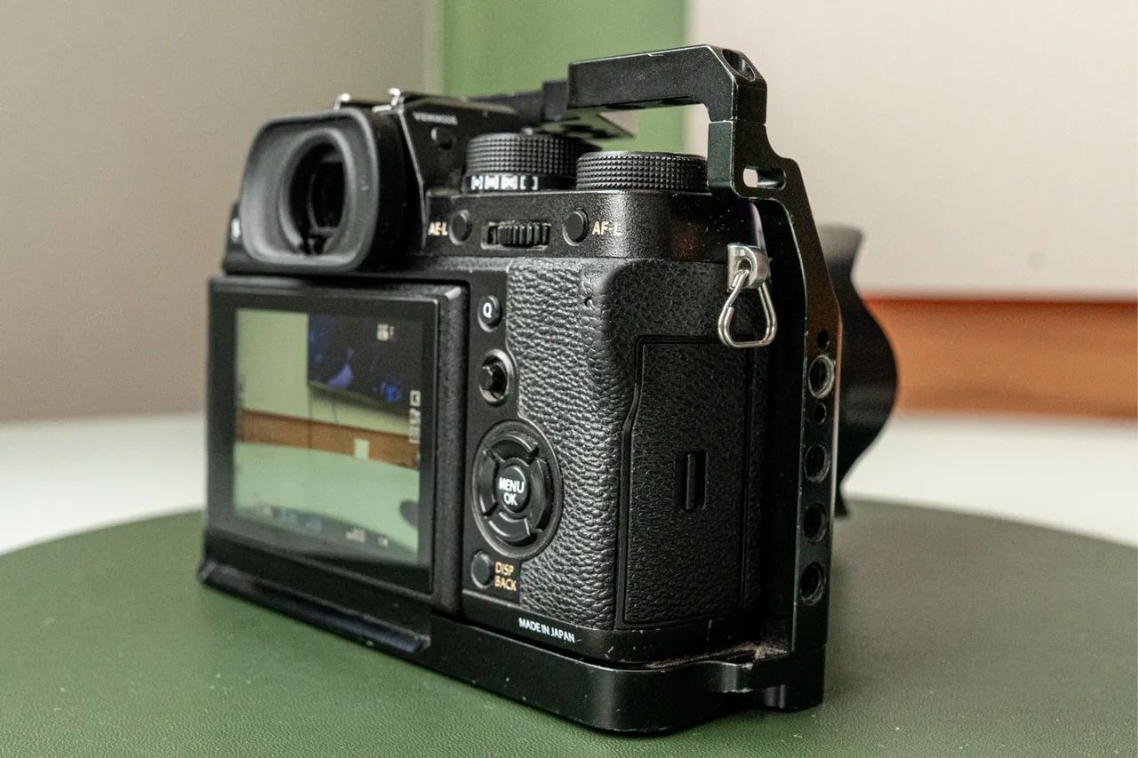 Câmera Fujifilm Xt2 com cage + 3 baterias originais  - Foto 4