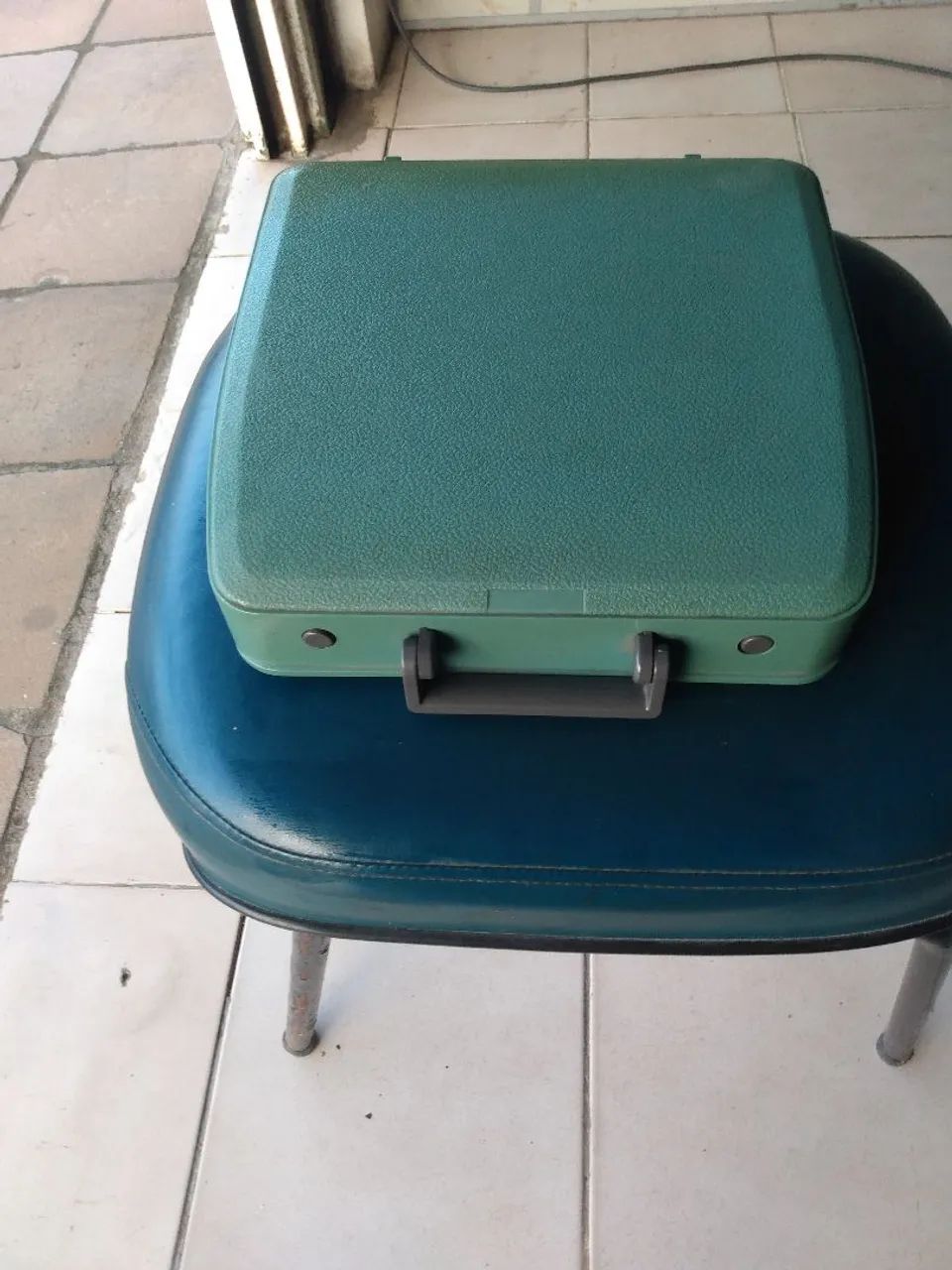 Máquina de escrever antiga olivetti65115400814466121