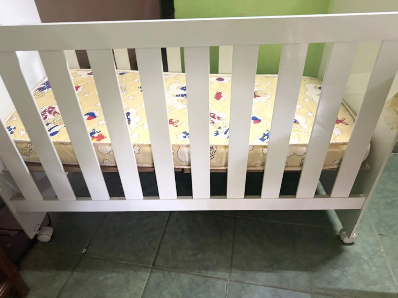 Berço com acesso a entrada + colchão novo - Foto 2