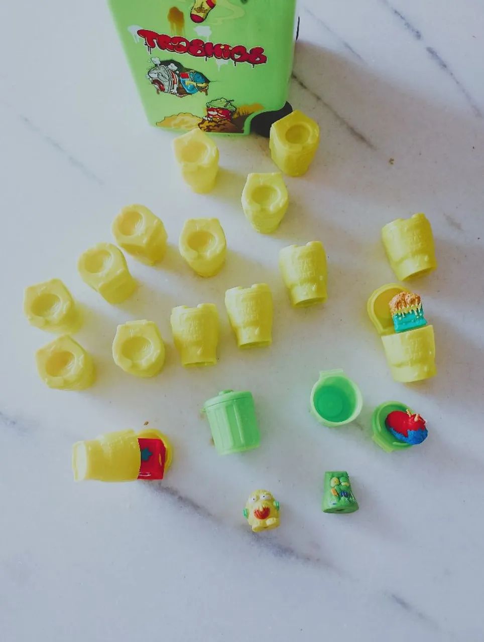 Brinquedo lixeira trash pack com monstrinhos da coleção - Foto 4