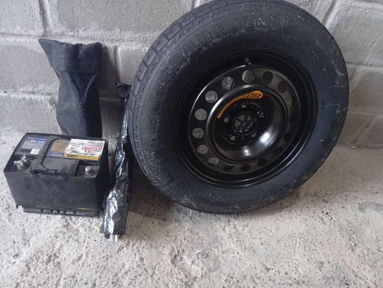 Vendo bateria de carro 60A AGM e estepe novo aro 16