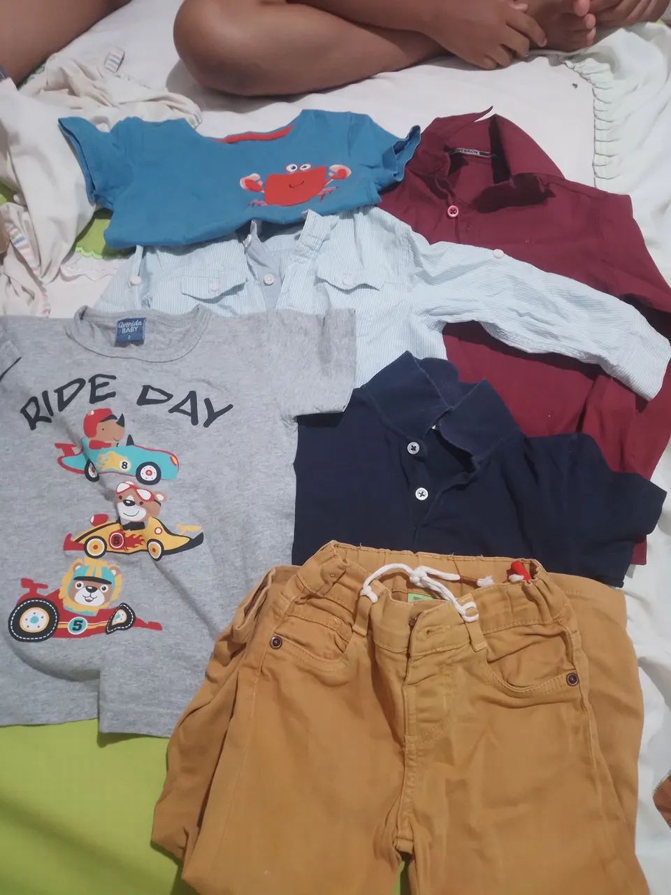 Lote de roupas infantis 
