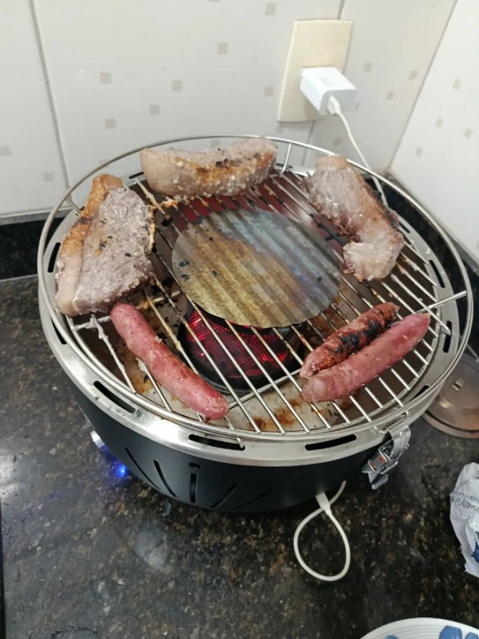 Churrasqueira elétrica com carvão  - Foto 3