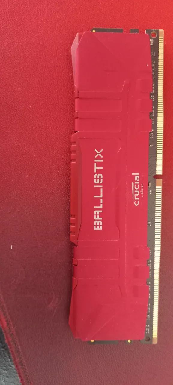 memórias RAM DDR4 para desktop, ambas funcionando perfeitamente e testadas.