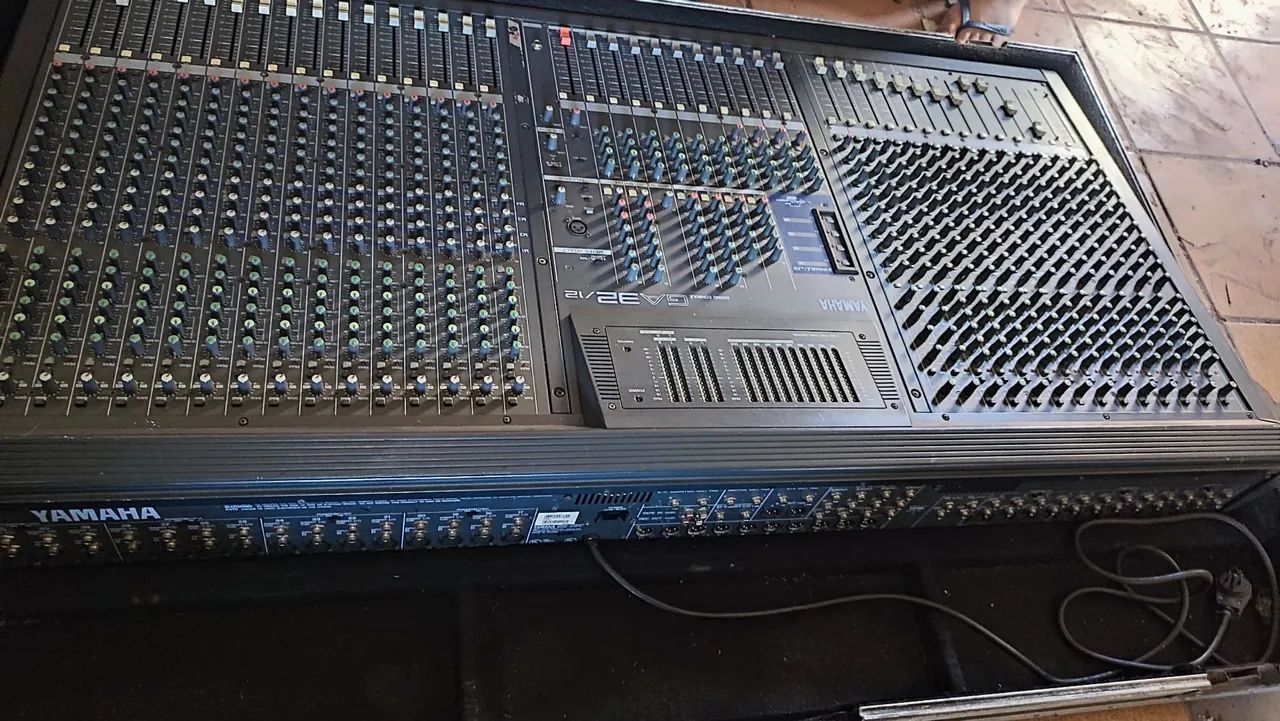 Mesa Yamaha GA 32  - Foto 3
