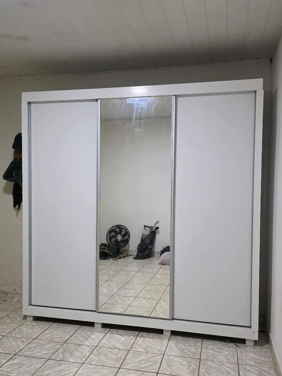 GUARDA ROUPA GRANDE COM ESPELHO