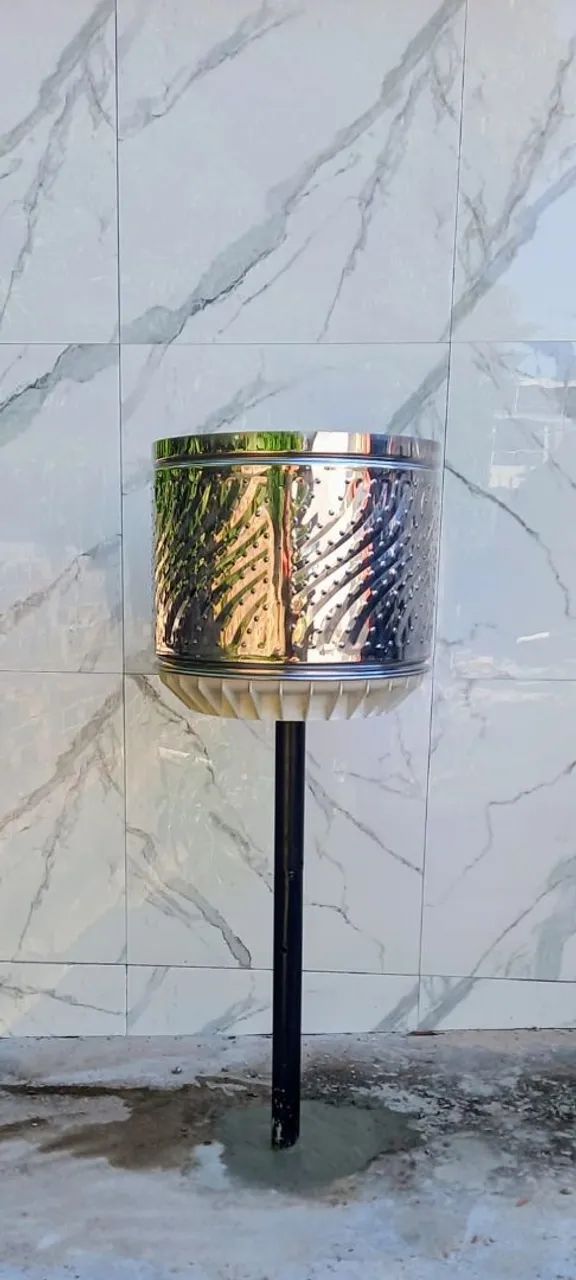 Lixeira de inox 60 litros 