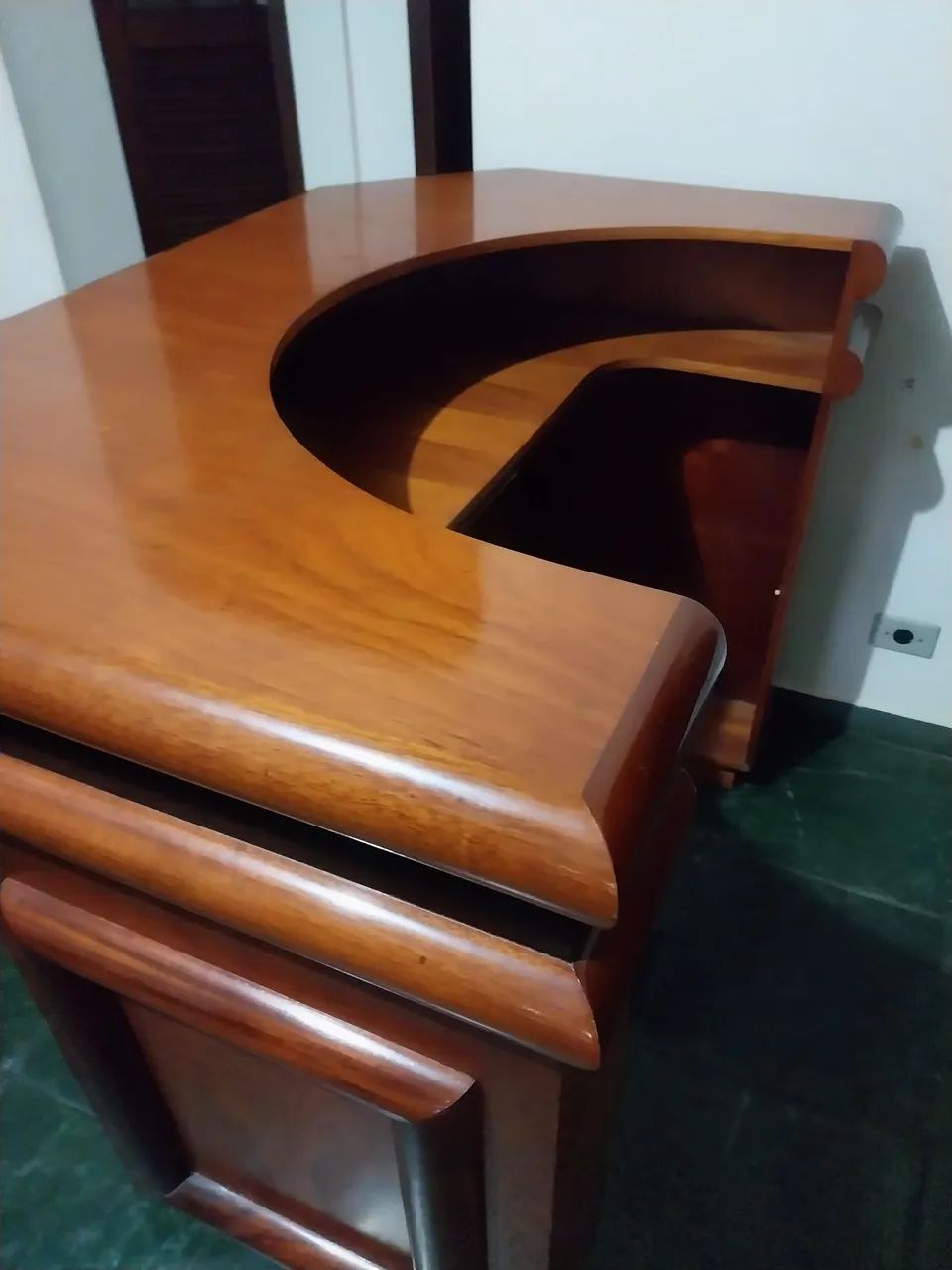 Bar de madeira maciça  anos 80