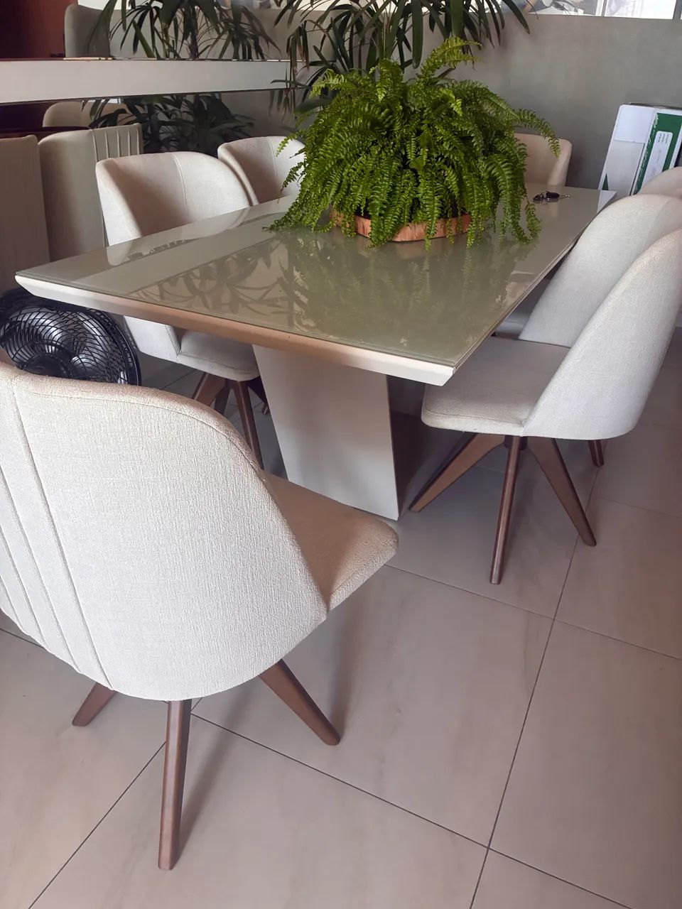 Mesa e cadeiras 