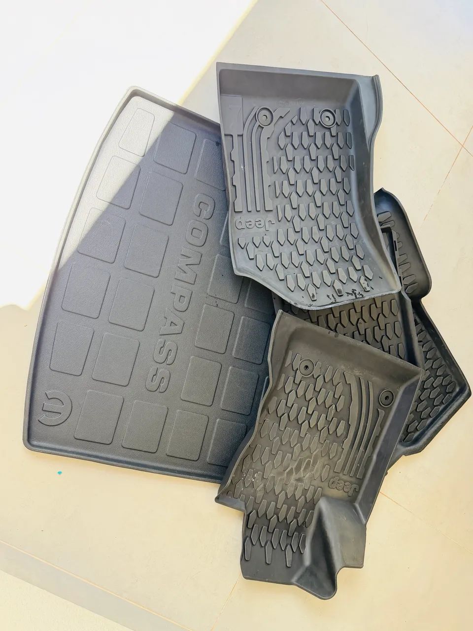 Tapete Interno Com Borda Alta Para Compass - Original Mopar Preto - Foto 2