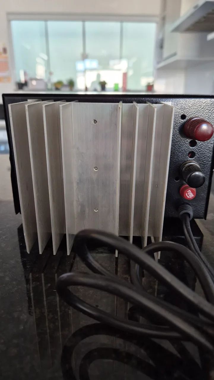Fonte Maxtron PS730 35A 13,8V - usada - Foto 3