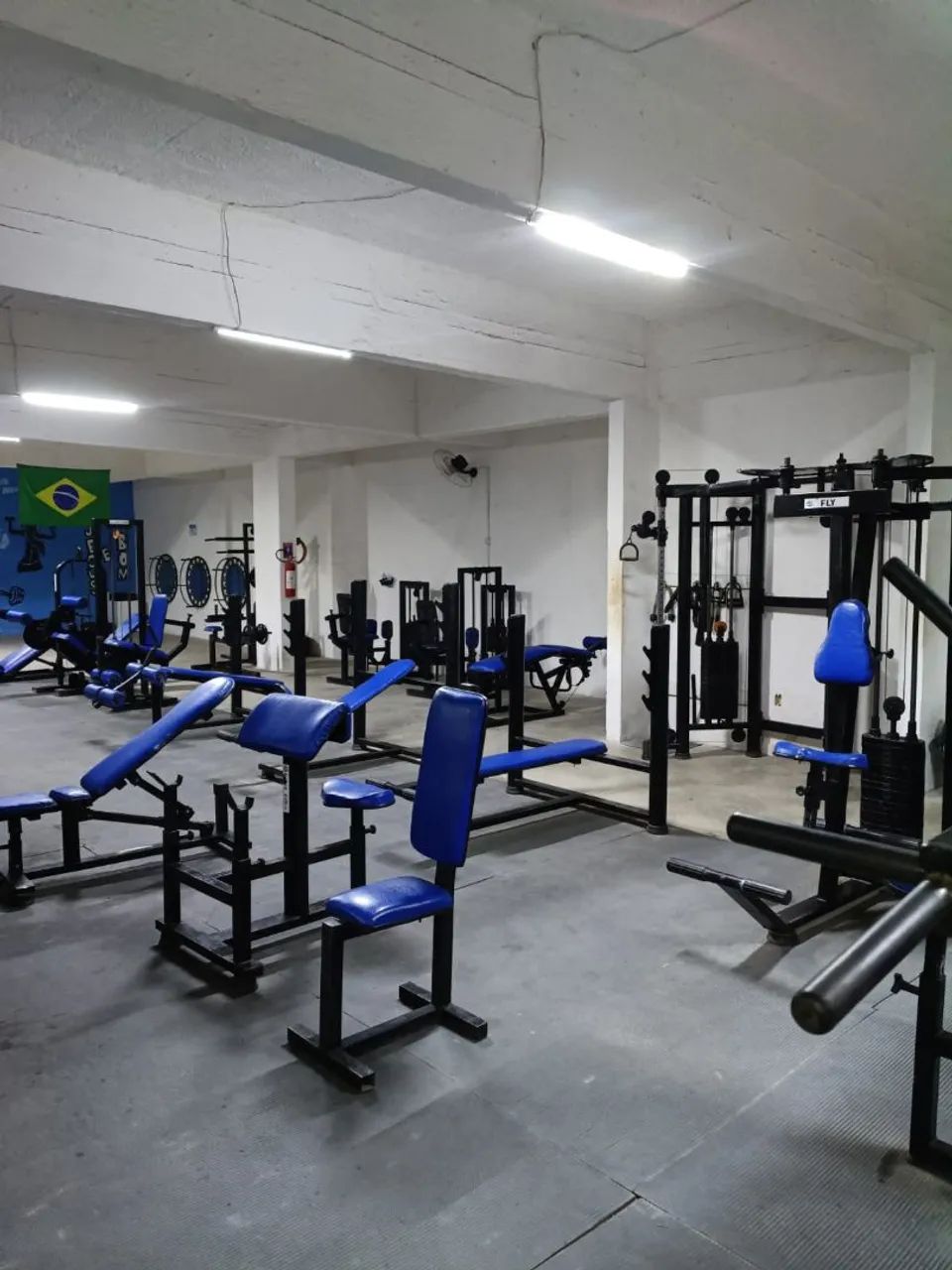VENDE-SE ACADEMIA COMPLETA