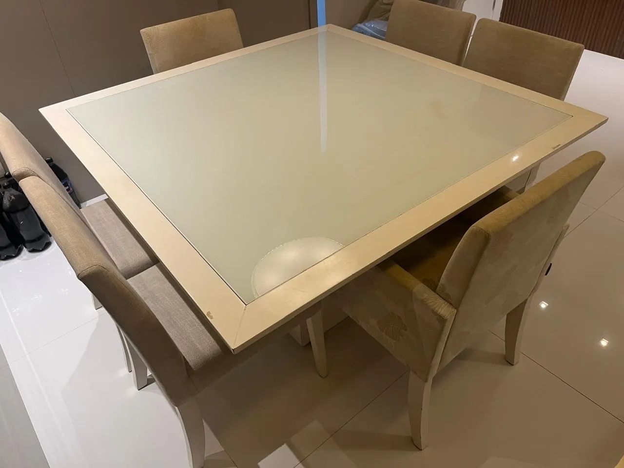 Mesa quadrada com 6 cadeiras - Foto 2