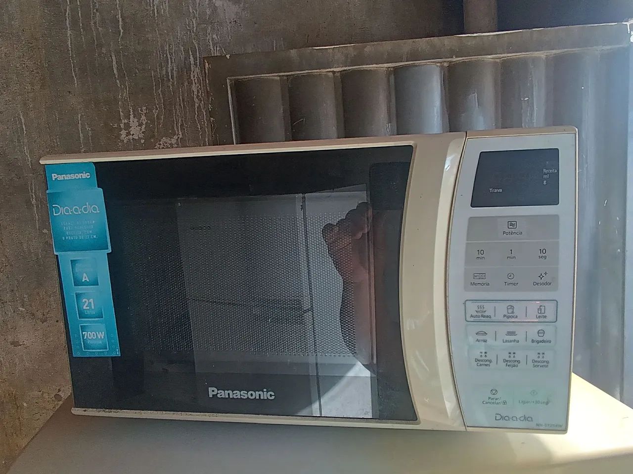 Micro-ondas Panasonic 23 l - Foto 2