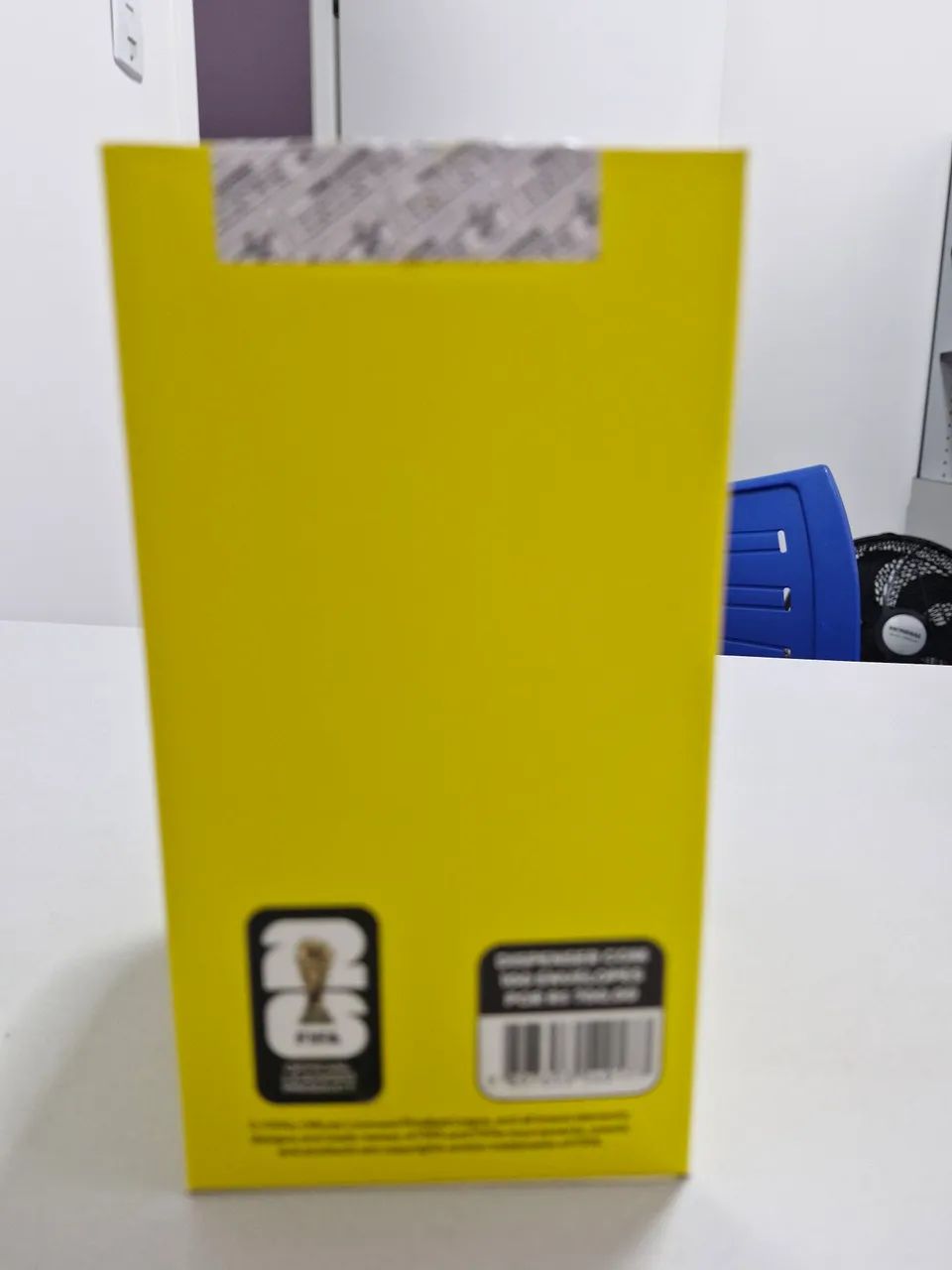 Dispenser Lacrado Original Panini com 100 envelopes de figurinhas da copa - Foto 3