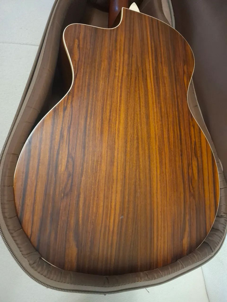 ***IMPERDÍVEL***Violão Taylor 214-ce, 2014, com softbag original<br> - Foto 2