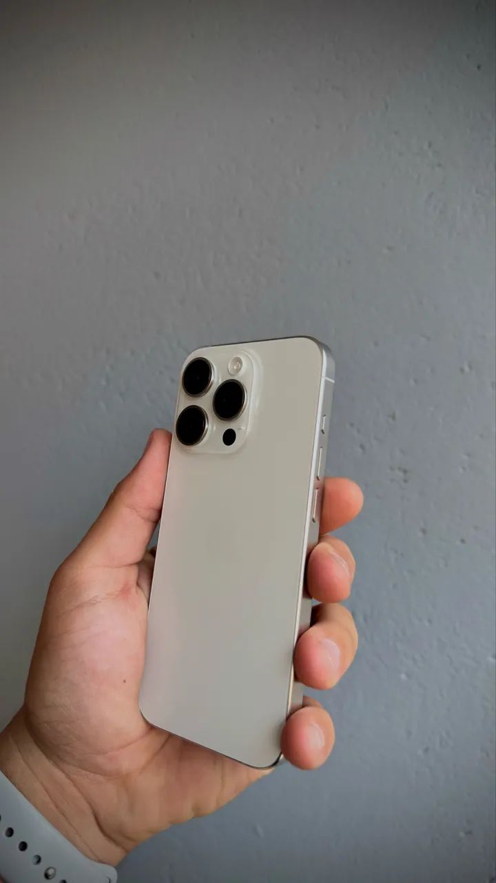 iPhone 15 Pro - 128GB - Branco (Titânio) - Celulares e Smartphones