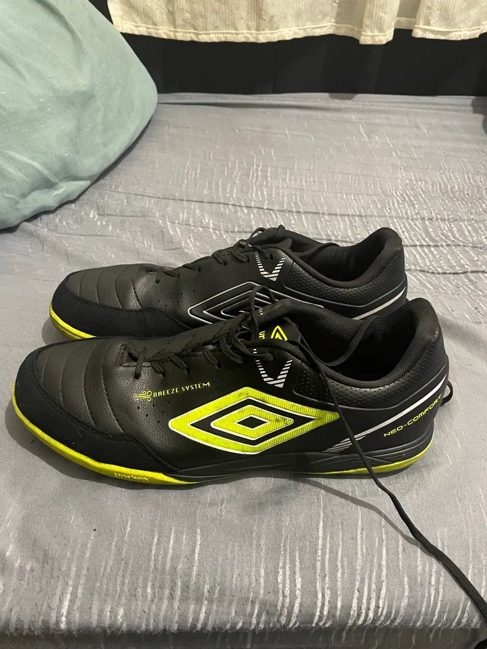 Chuteira Umbro Neocomfort Seminova - Calçados Esportivos - Cidade