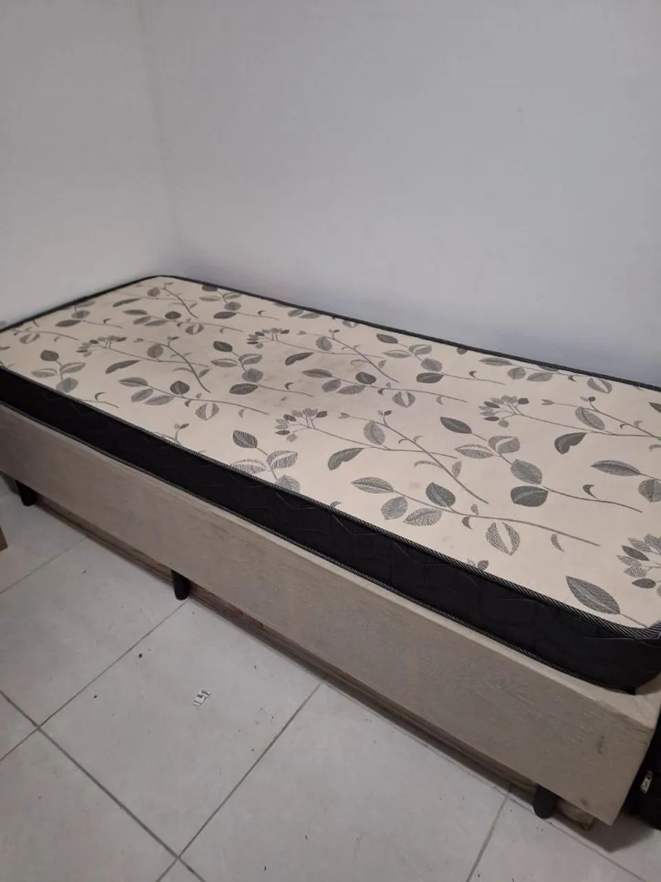 Cama box solteiro.