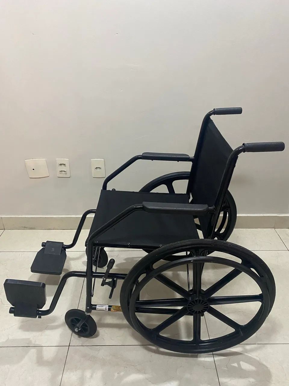 Aluguel de cadeiras de rodas e muletas 