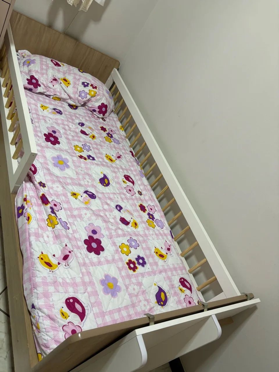 Cama infantil com grade e escorregador  - Foto 3