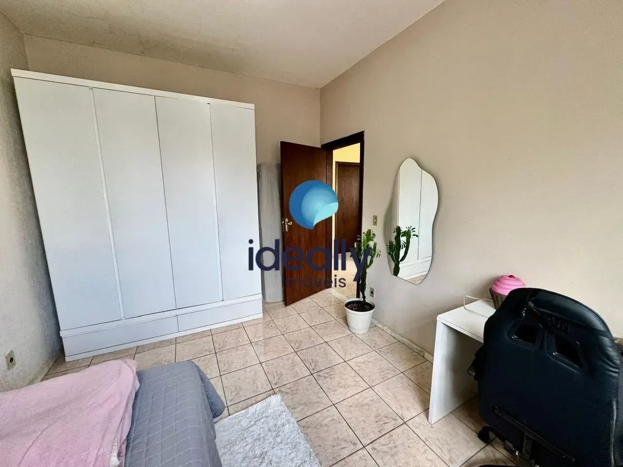 CASA A VENDA NO NACIONAL 4 QUARTOS E 5 VAGAS. - Foto 2