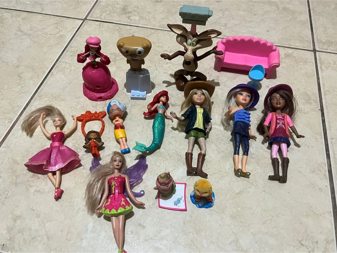 Lote com vários mini brinquedos anos 2000 - Foto 2
