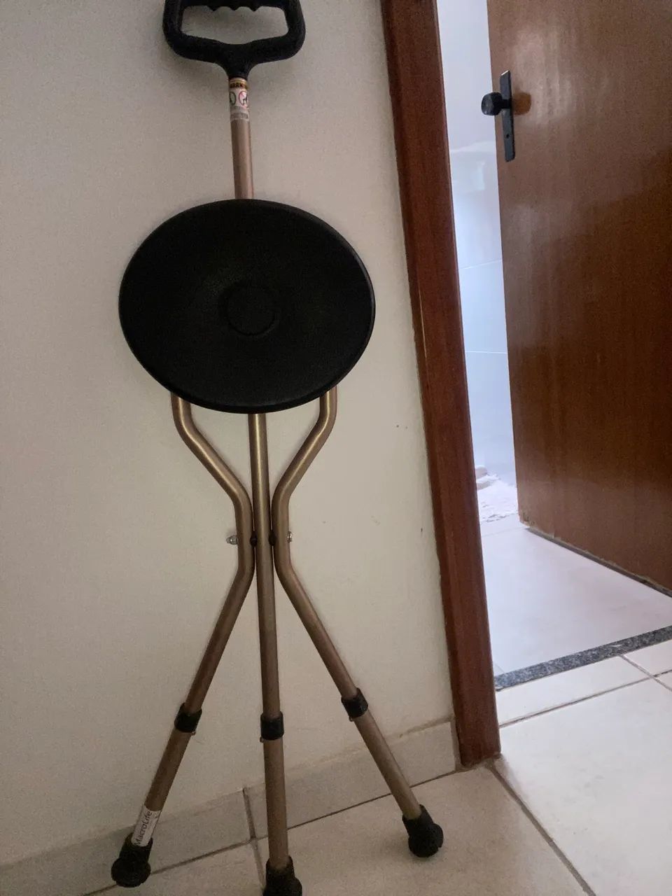 bengala de alumínio com assento dobrável, ideal para apoio e descanso - Foto 4