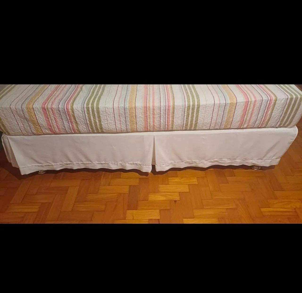 Cama Box Solteiro com algumas manchas e saia R$550,00 - Foto 2