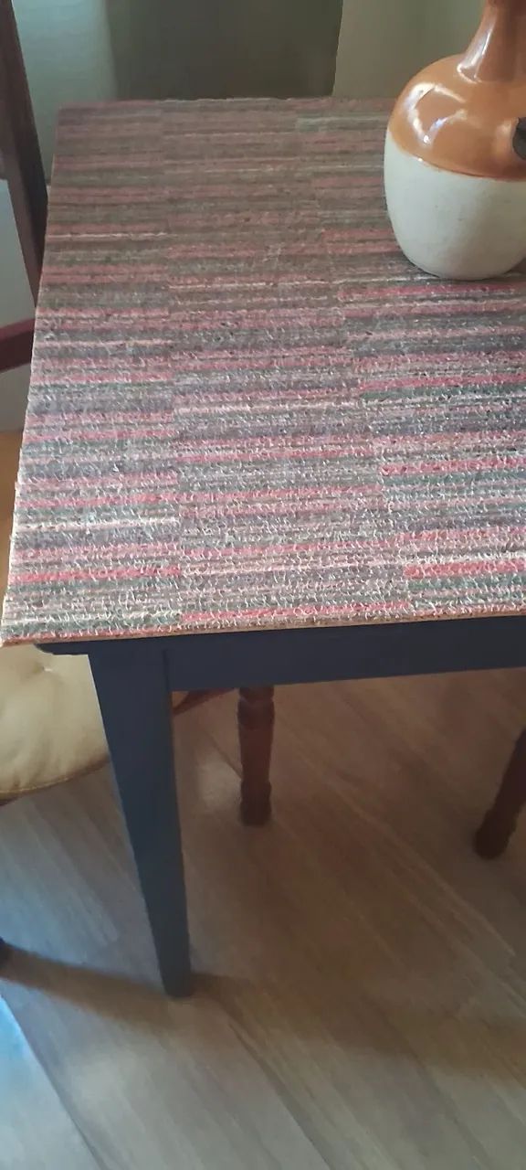 Mesa e cadeiras