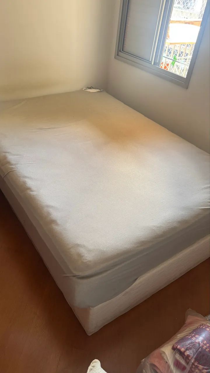 Cama de casal usada (cama + colchão)