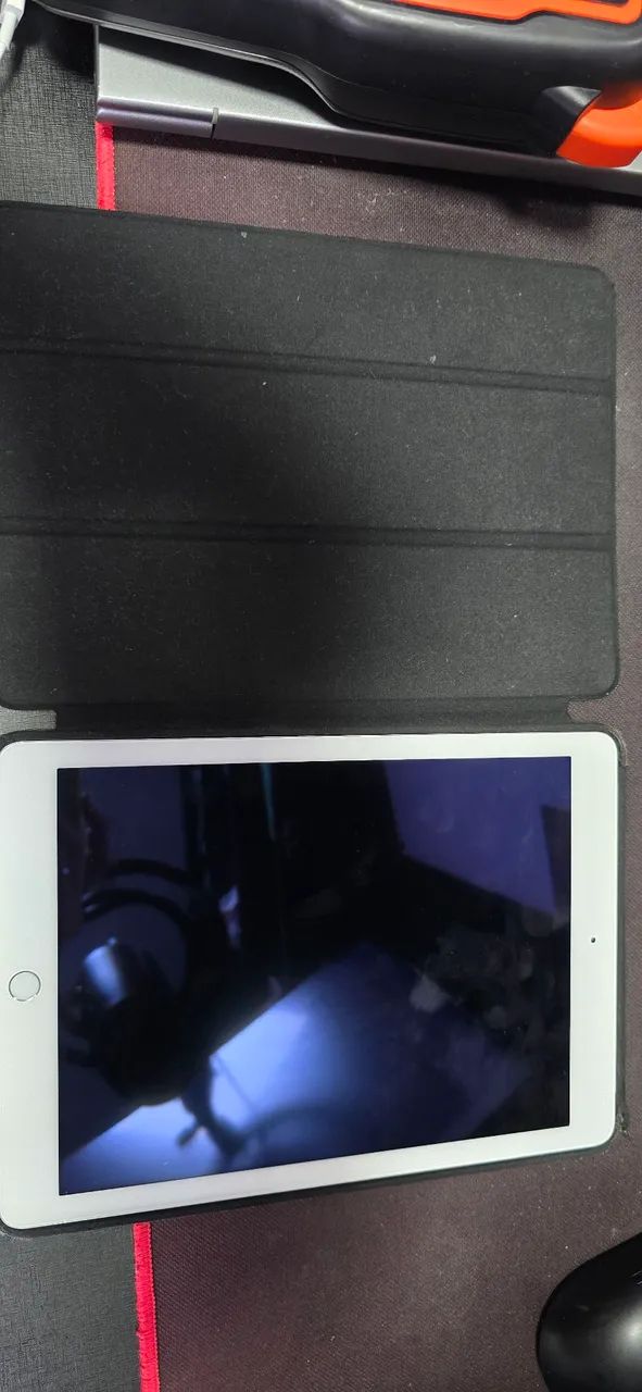 Apple Ipad Air 2 + Case