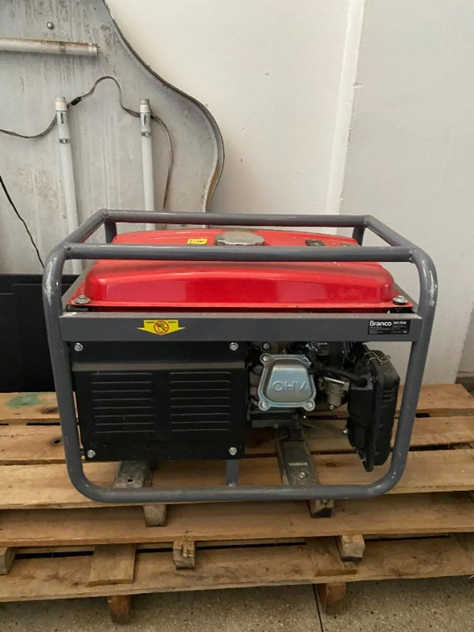  Vendo Gerador Branco - B4T 3500 usado bem conservado - Foto 2