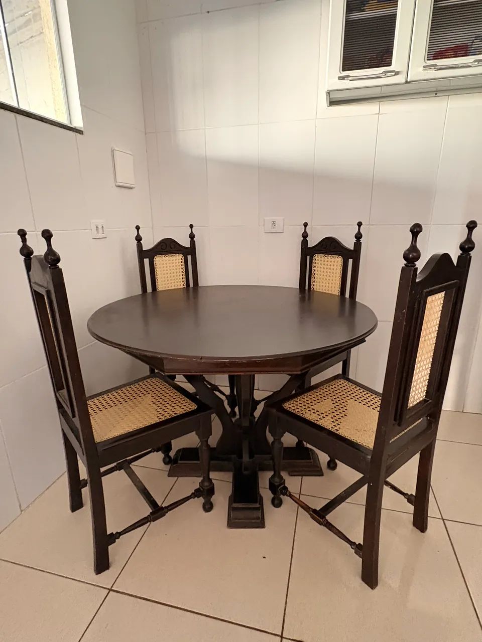 Mesa 4 cadeira madeira maciça - Foto 3