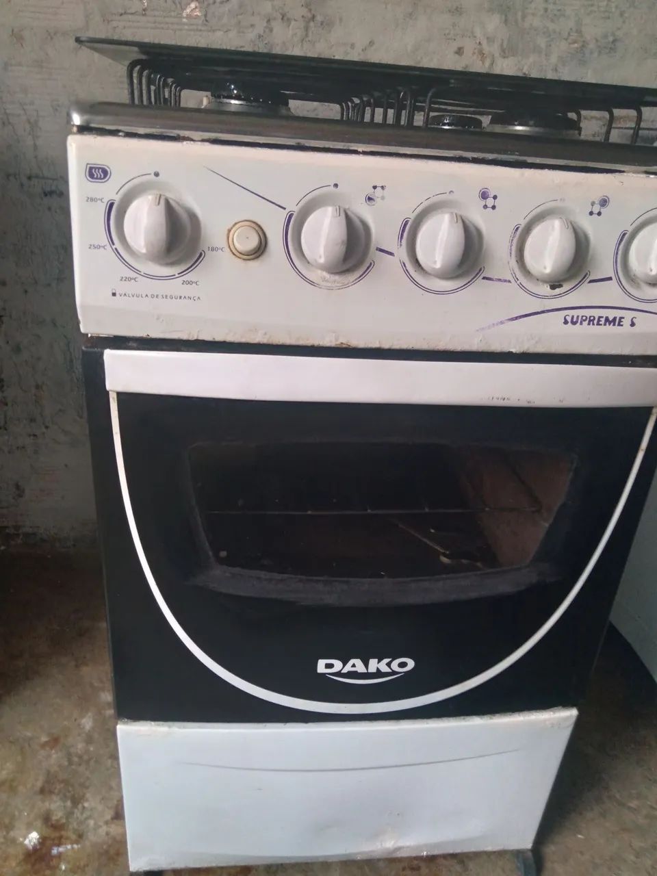 Fogao  dako   altomatico  funciona tudo forno e bcs e acende no eletrico