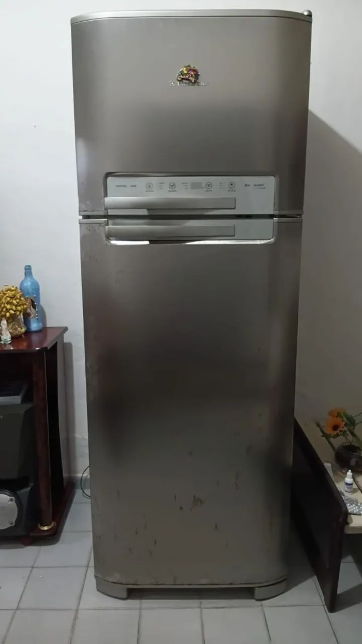 Geladeira Eletrolux para vender peças.
