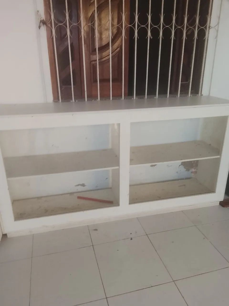 02 balcão com.  Vitrine. Exlente estado. Com. Portas. E gavetas 