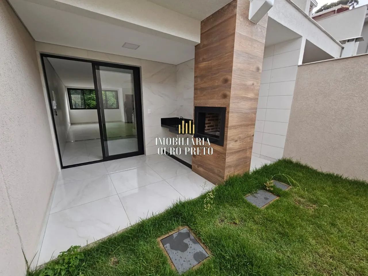 Casa com 3 quartos á venda no bairro Itapõa.