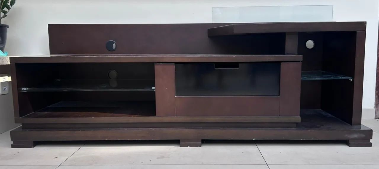 Rack com mesa de centro com 3 pufs 