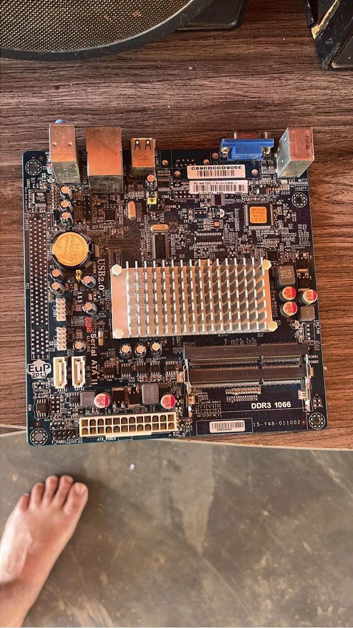 Placa-mãe ECS CDC-I / Atom D2500 R$ 80