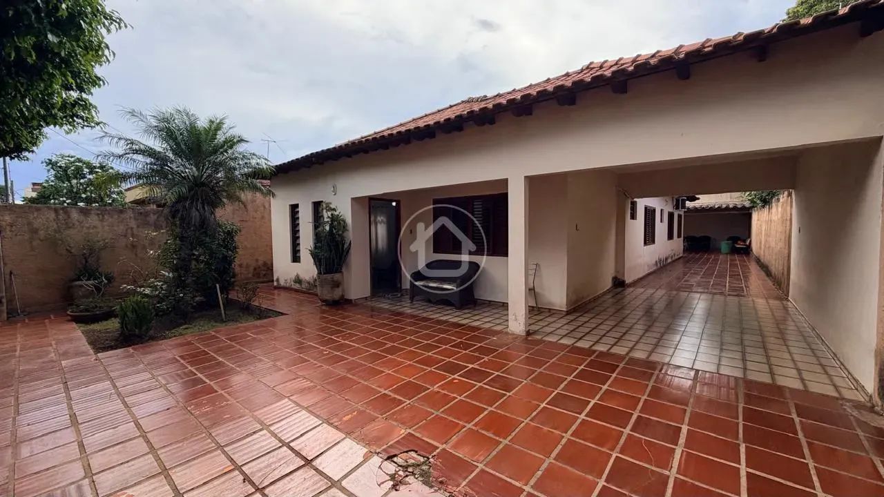 IMÓVEL COM DUPLA APTIDÃO- MORADIA OU USO COMERCIAL - Foto 2