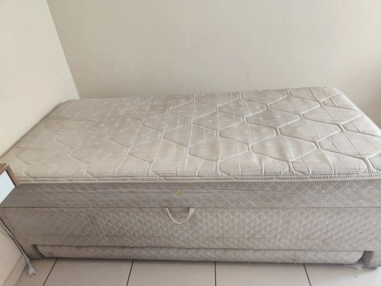 Cama box solteiro, com  colchão de molas e cama auxiliar  - Foto 3
