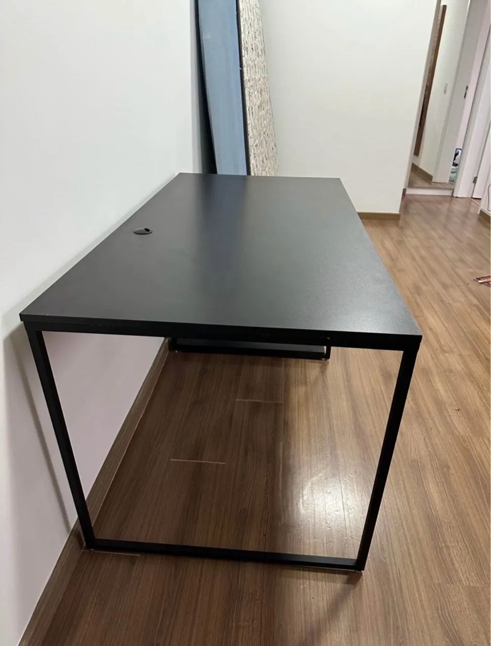 Mesa de escritório com prateleiras - Foto 3