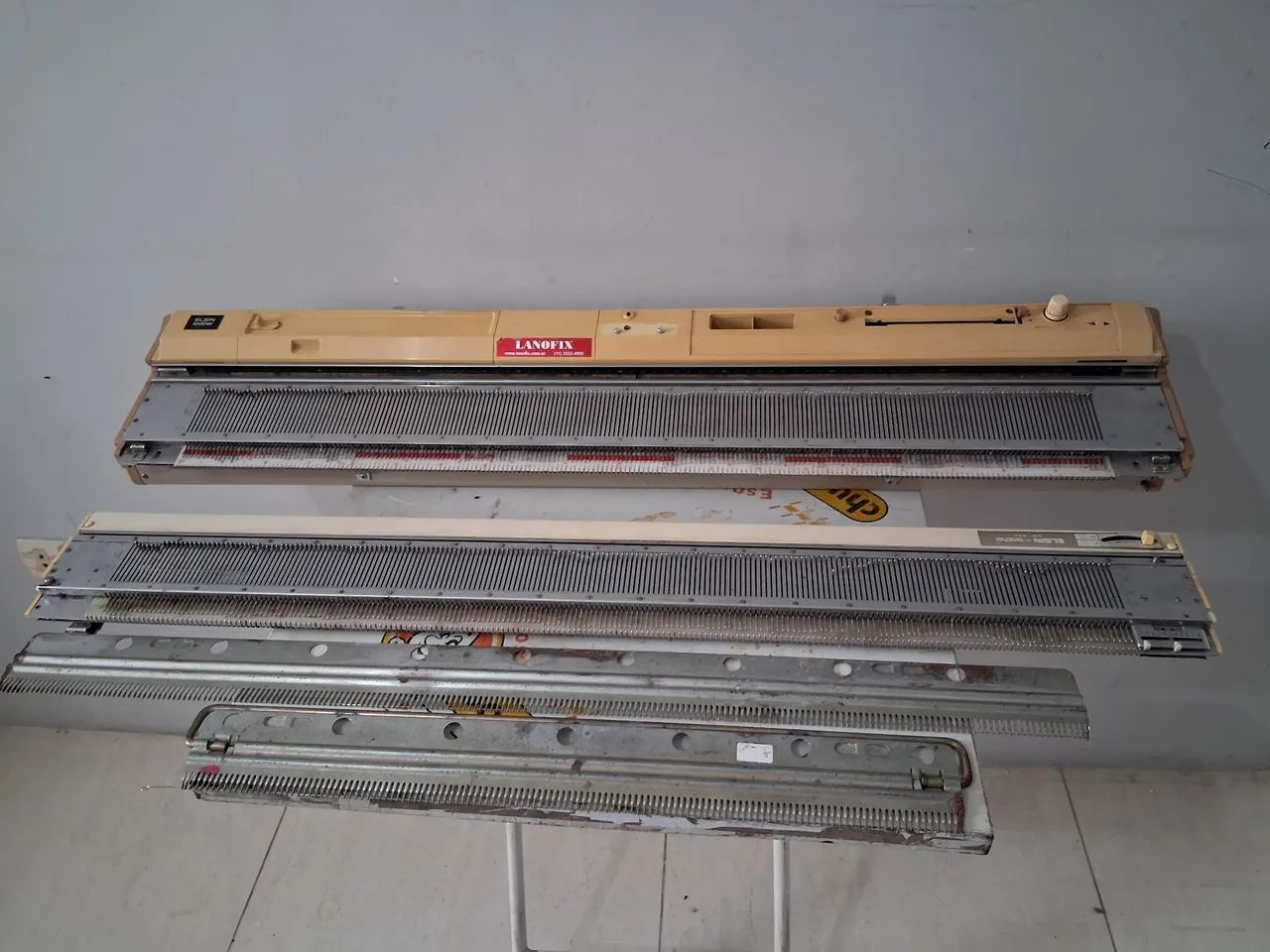 Maquina de tricô com acessórios  - Foto 2