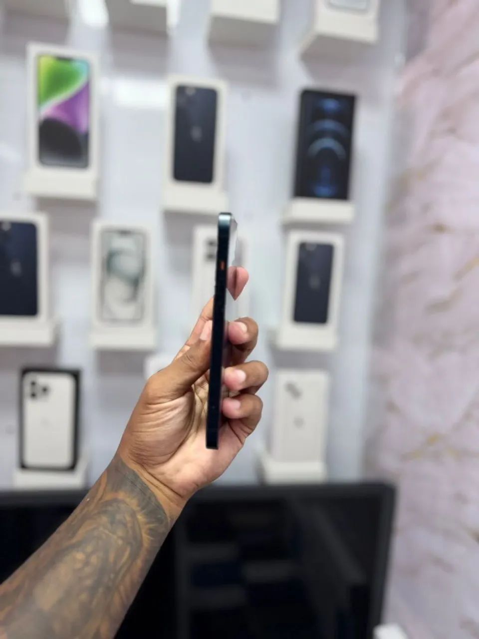 IPHONE 14 PLUS 256GB<br>R$ 3.199,00 MUITO LINDO - Foto 4