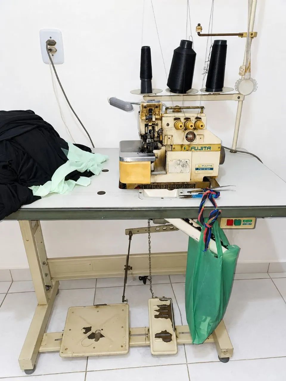 Máquina industrial overloque e reta. - Foto 3