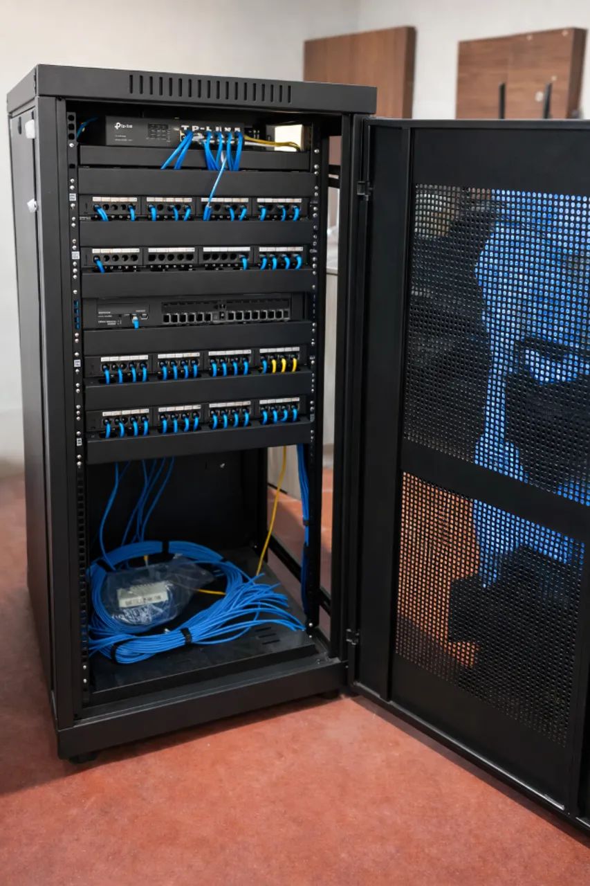 Rack de Piso 19? 1,25m Completo c/ Patch Panel + Switch Gigabit - Foto 5