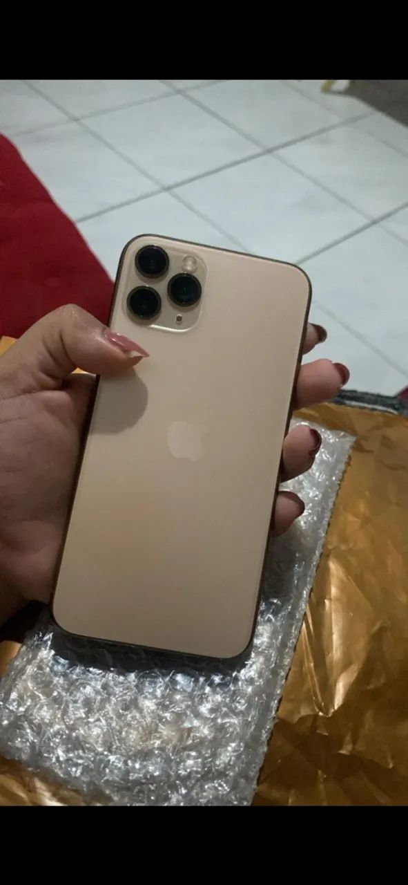 Vendo iPhone 11 pro, funcionando tudo, bateria 100% 